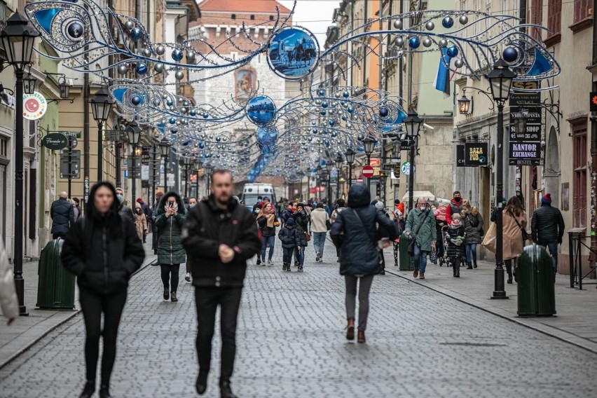 Kraków się budzi? Miasto przeorane przez pandemię, ale już nie bezludne