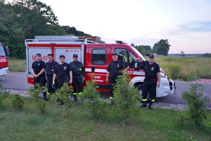 Mieszkańcy oraz Ochotnicza Straż Pożarna w Starym Gronowie urządzili fetę z okazji zakupu nowego wozu strażackiego
