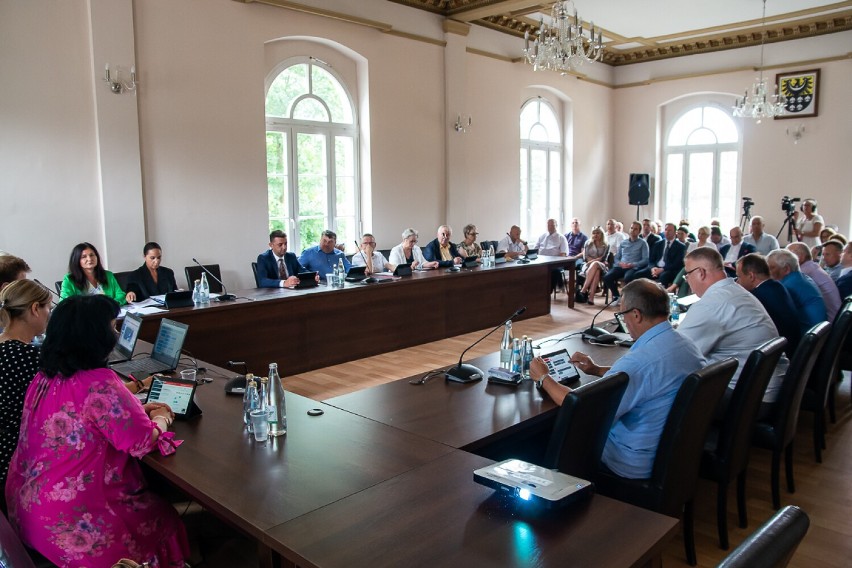 Absolutoryjna sesja Rady Powiatu Trzebnickiego odbyła się 28...