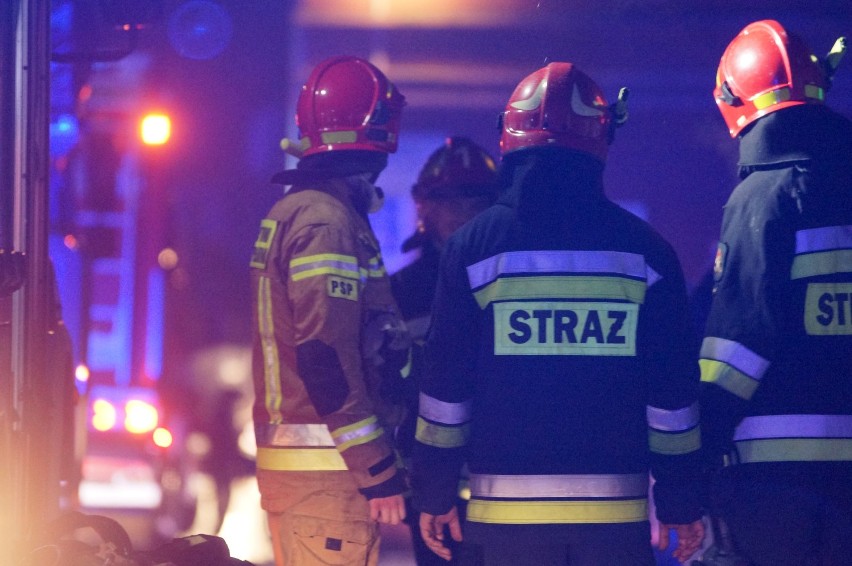 Pożar przy ulicy Harcerskiej w Kaliszu. Ewakuowano trzynastoosobową rodzinę. ZDJĘCIA