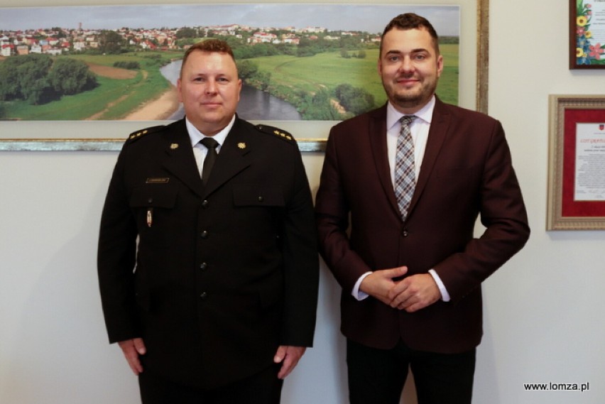 (od prawej) Prezydent Łomży Mariusz Chrzanowski i Komendant...