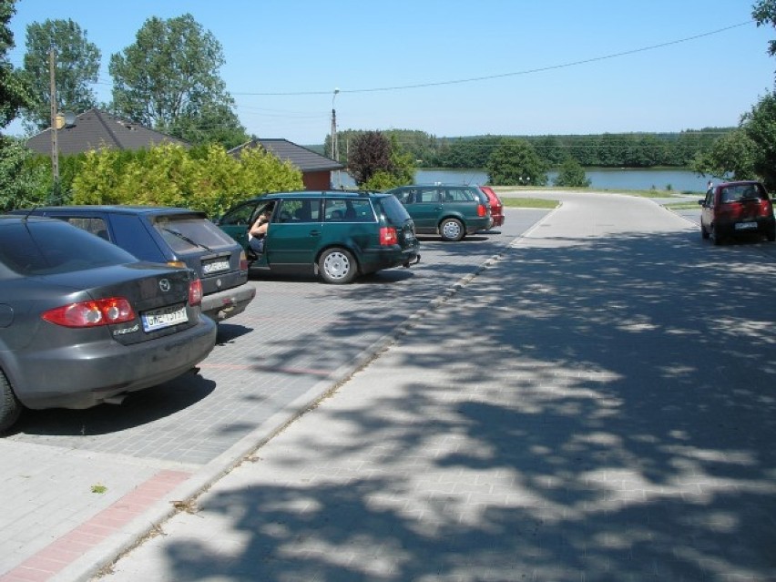 Plaża i jezioro Strzepcz