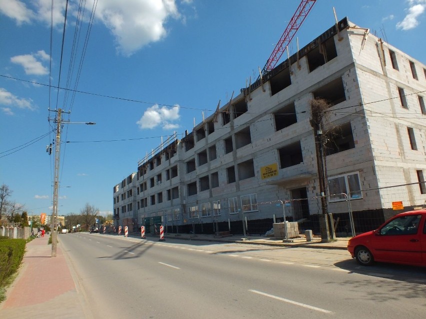 Rośnie budynek komunalny w Starachowicach dla 101 rodzin, przeważnie z Bugaju. Zobacz zdjęcia