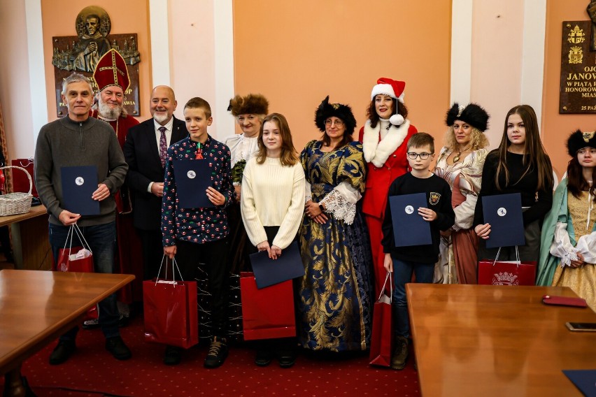 Wyniki w konkursie na kartkę bożonarodzeniową z motywem miasta Jarosław [WIDEO]