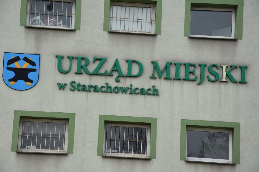 Koronawirus straszy! Urząd Miejski w Starachowicach zamknięty dla interesantów. Załatwiajmy sprawy przez telefon i internet