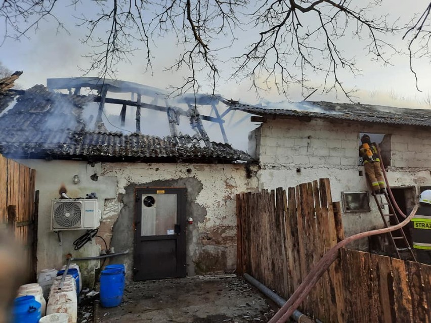 Potrzebna pomoc po pożarze gospodarstwa w Robaczkowie w gm. Karsin. Spłonęła koziarnia i serowarnia 