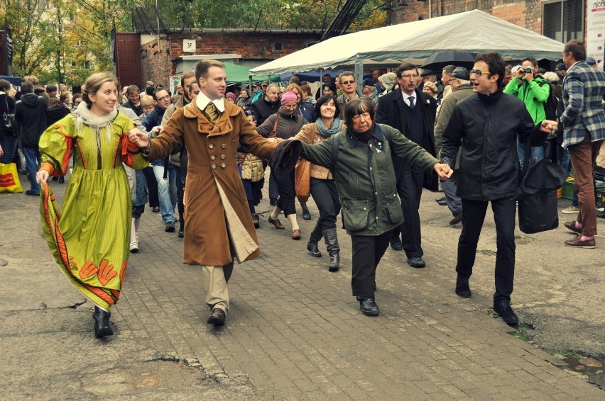 Uczestnicy imprezy zatańczyli "Poloneza".