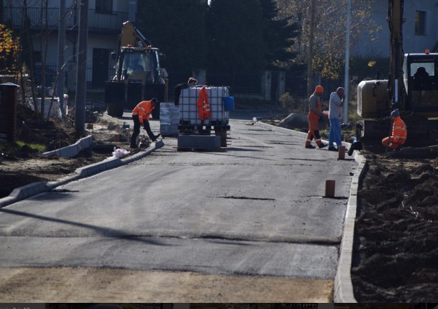 W Siewierzu trwa remont ulicy Chabrowej 

Zobacz kolejne zdjęcia/plansze. Przesuwaj zdjęcia w prawo naciśnij strzałkę lub przycisk NASTĘPNE