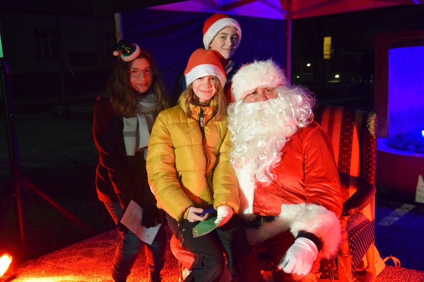 Mikołaj, prezenty i radość na twarzach dzieci w Pruszczu. Poznajecie swoje pociechy? | ZDJĘCIA