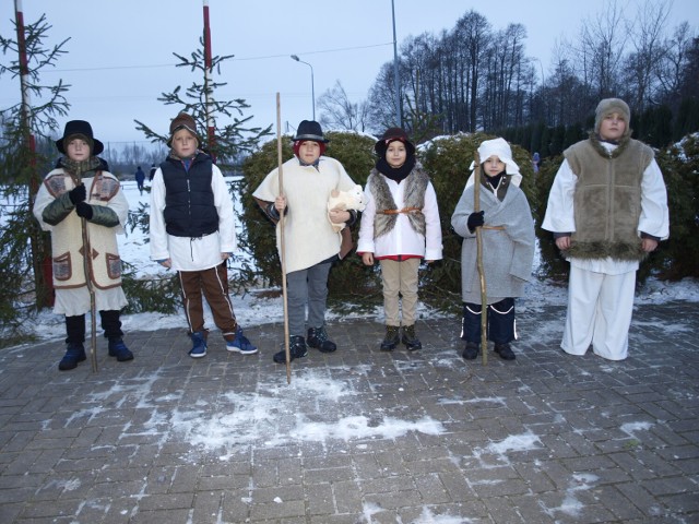 „Śpiewajcie i grajcie Mu…” to tytuł wigilii pod gołym niebem w Marzeninie