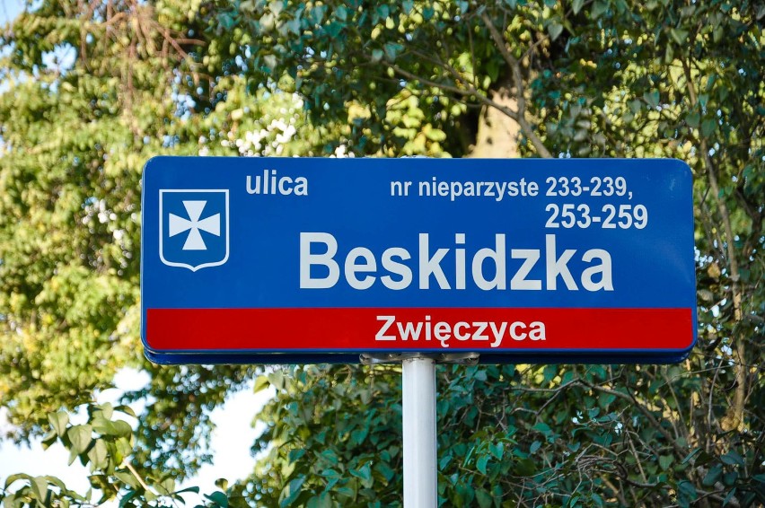 Na Zwięczycy o numerach domów informują "specjalne" tabliczki