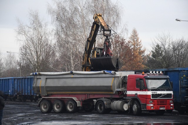 Węgiel w Piotrkowie po preferencyjnej cenie dotarł na skład. Tańszy niż zapowiadano, 8.12.2022