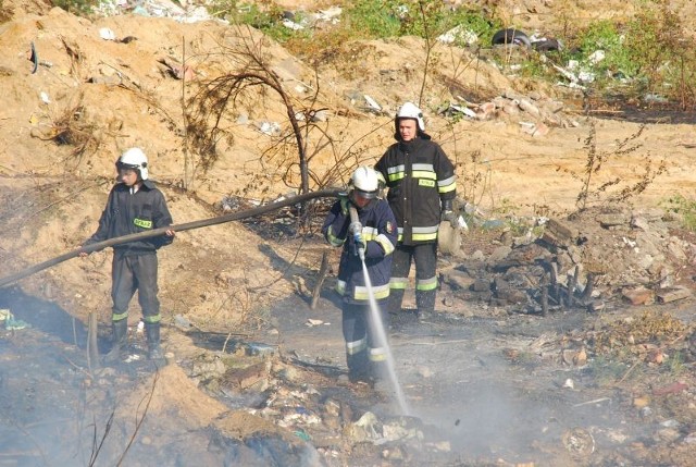 Strażacy z Pieńska gasili wczoraj m.in. dzikie wysypisko śmieci w Stojanówku.