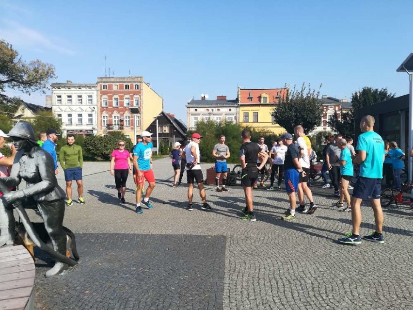 Biegacze w Rakoniewicach i przebiegli trasę "Dychy Drzymały"