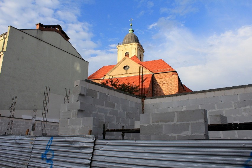 Zielona Góra: Samarytanin już zmienia widok ulicy Kościelnej [ZDJĘCIA]