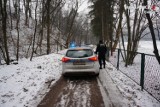 Mężczyzna znaleziony przez przechodnia w Cieszynie zmarł w szpitalu, prawdopodobnie przez hipotermię