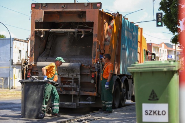 Od 1 lipca torunianie zapłacą więcej za wywóz śmieci. Nowa stawka - wspólna dla zabudowy jedno- i wielorodzinnej - to 20 złotych od osoby miesięcznie