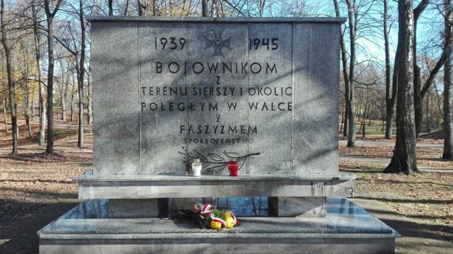 Pomnik upamiętniający bojowników poległych w walce z niemieckim faszyzmem w Trzebini