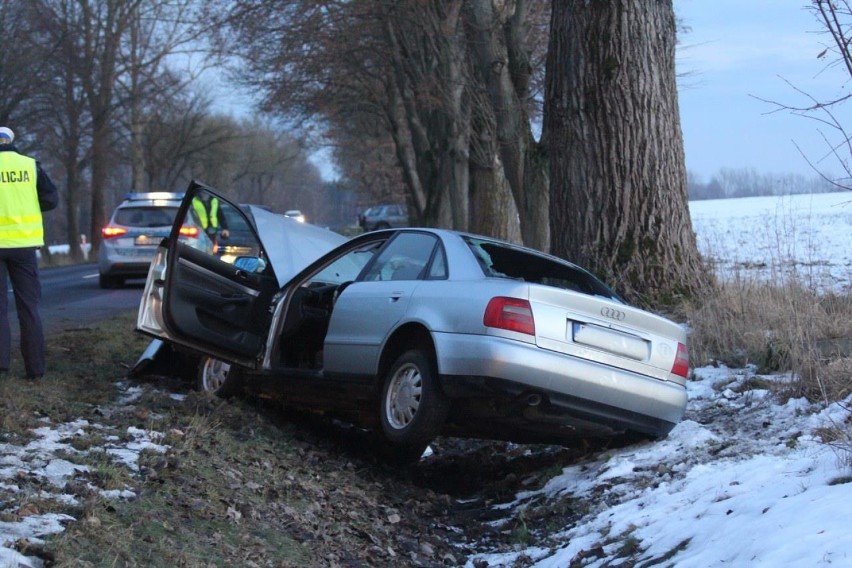 Zdarzenie drogowe na trasie pomiędzy Górzną, a Nowinami