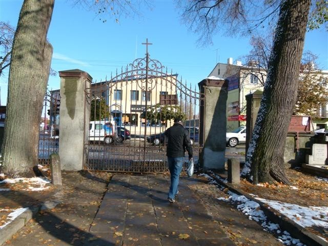 W Zduńskiej woli po raz pierwszy zorganizowana zostanie kwesta na ratowanie nagrobków na cmentarzu