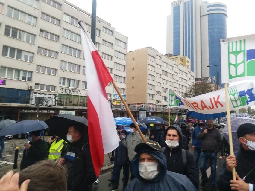 W Warszawie protestowało około 60 tys. osób. Do stolicy...