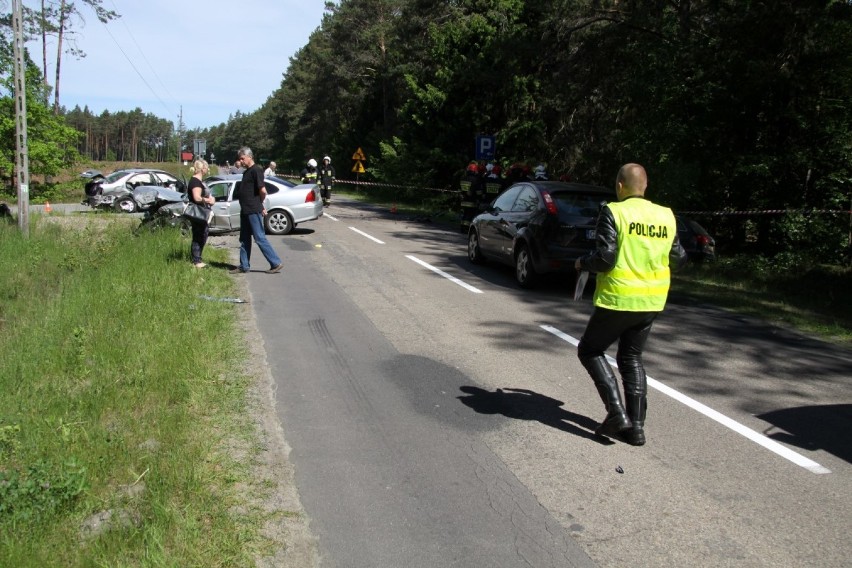 Wypadek na trasie Bytów - Unichowo. Pięć osób trafiło do szpitala ZDJĘCIA