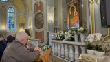 Nawiedzenie Matki Bożej w znaku Ikony Jasnogórskiej w sanktuarium w Ostrowąsie. Zdjęcia i wideo