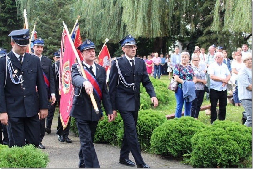 Biesiada dożynkowa w Trąbkach Wielkich z tłumem mieszkańców. Były piękne wieńce i mnóstwo atrakcji |ZDJĘCIA