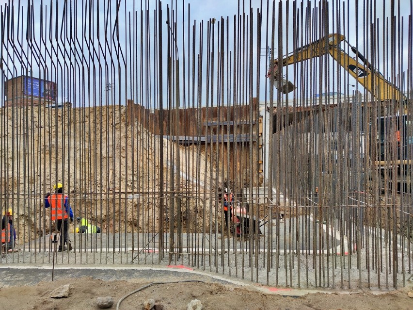 Zamknięcie ulicy Myśliwieckiej. Budują mury oporowe, fundamenty i podpory nowego wiaduktu Trasy Łazienkowskiej