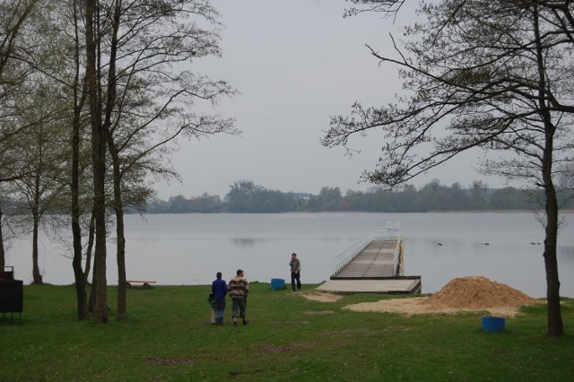 Rewitalizację plaży w Wąsoszu i budowę na akwenie nowego pomostu pływającego, bo stary podniszczony,  zapowiadano w Szubinie już w 2016 r. W tym roku jest szansa spełnić te plany