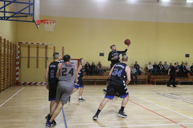 Koszykarze - amatorzy grali w 7. kolejce Chełmińskiej Ligi Koszykówki TKKF