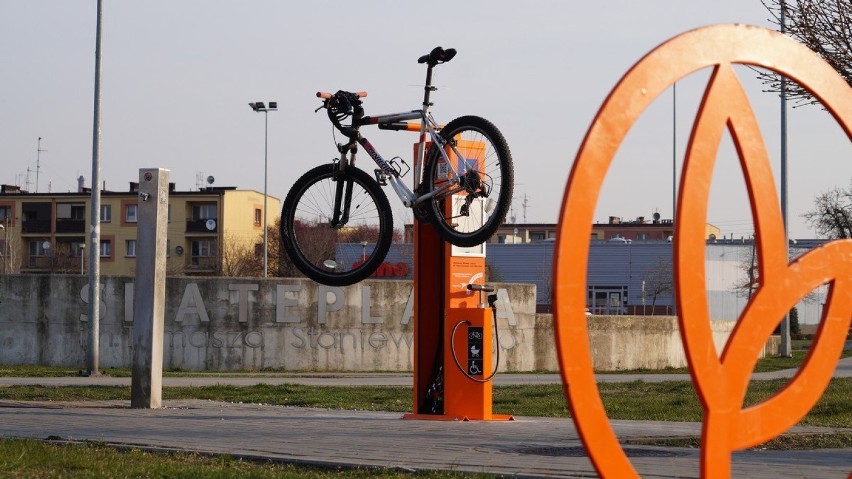 Nowe stacje naprawy rowerów w Lesznie