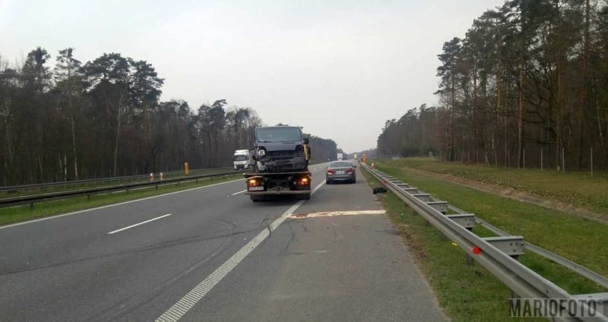 Kolizja na autostradzie A4. Pomiędzy węzłami "Opole Zachód" a "Brzeg" zderzyły się dwa samochody. Na szczęście nikomu nic się nie stało
