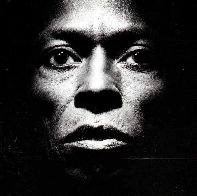 Okładka płyty Milesa Davisa "Tutu"