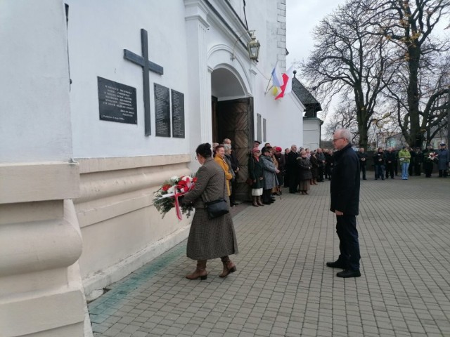 Na uroczystość złoży się msza w poddębickim kościele i złożenie kwiatów pod pamiątkową tablicą