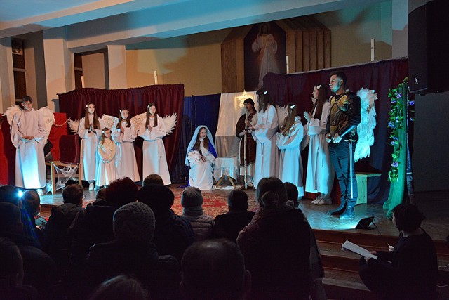 Młodzieżowa Grupa Apostolska Siedliska zaprezentowała w miejscowym kościele spektakl Pójdźmy do Betlejem: misterium Bożego Narodzenia