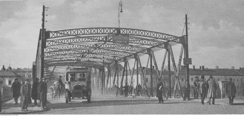 Na zdjęciu: żelazny most drogowy na Sanie
Data wykonania...