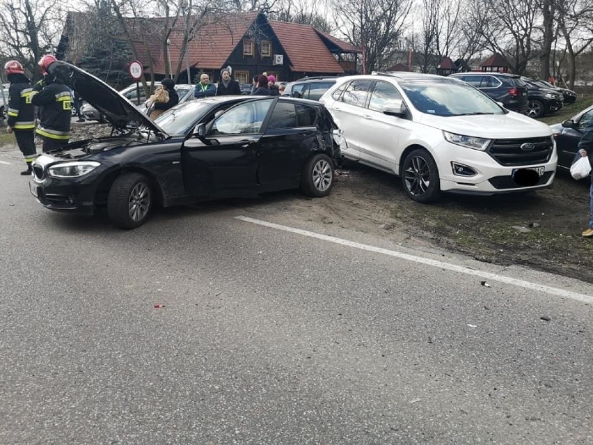 Uwaga! Zderzenie karetki transportowej z BMW w Bydgoszczy [zdjęcia]