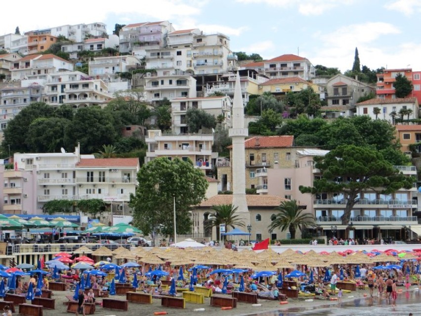 Warto na wakacje zaplanować wyjazd do Montenegro. To...