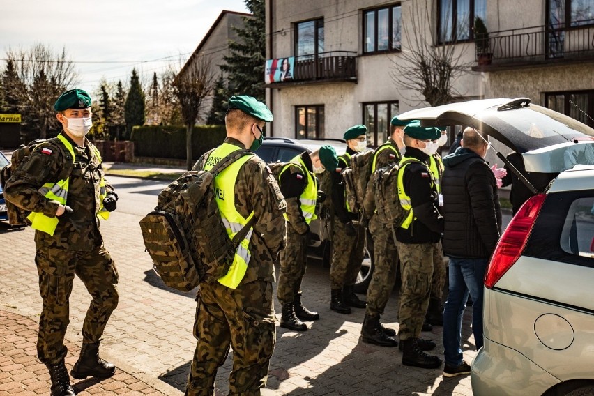 W czwartek w Skarżysku - Kamiennej kolportowano zakupione...