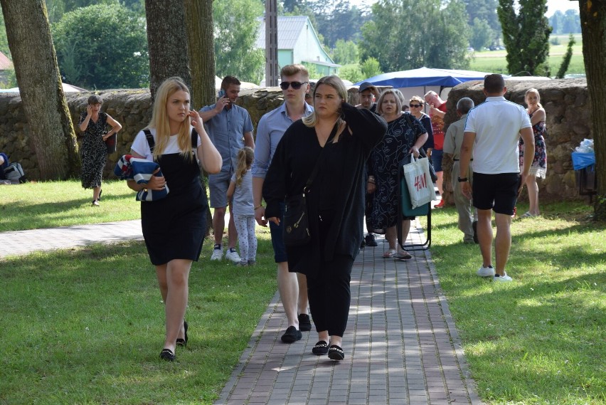 Matka Boża Różanostocka ma nową szatę. W uroczystości wzięły udział tysiące wiernych