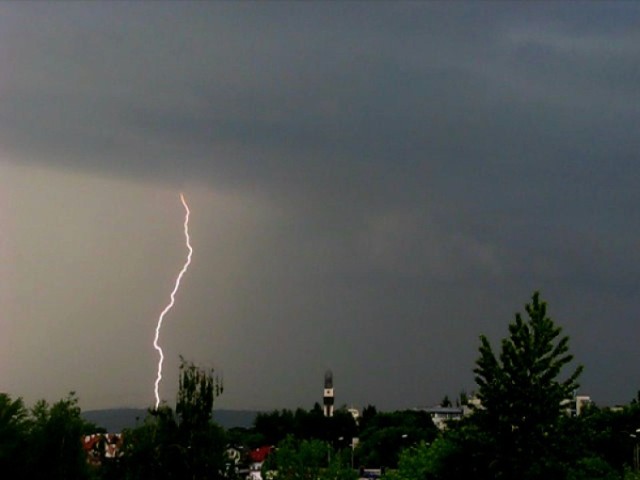 Burze, opady deszczu i gradu mogą pojawić się w Małopolsce, 20 ...