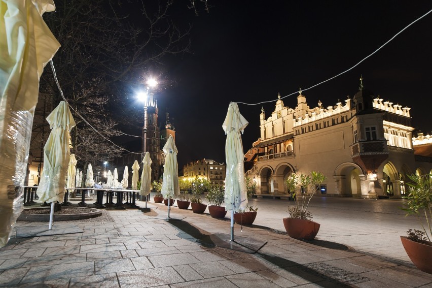 Kraków. Pustki na Starym Mieście. Centrum miasta jak wymarłe [ZDJĘCIA]   