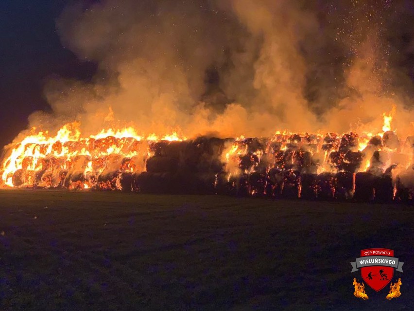 Pożar balotów słomy w Turowie. Osiem jednostek straży w akcji ZDJĘCIA, WIDEO
