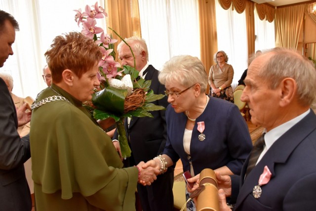 Złote i szmaragdowe gody w Piotrkowie. Przeżyli razem ponad 50 i 55 lat