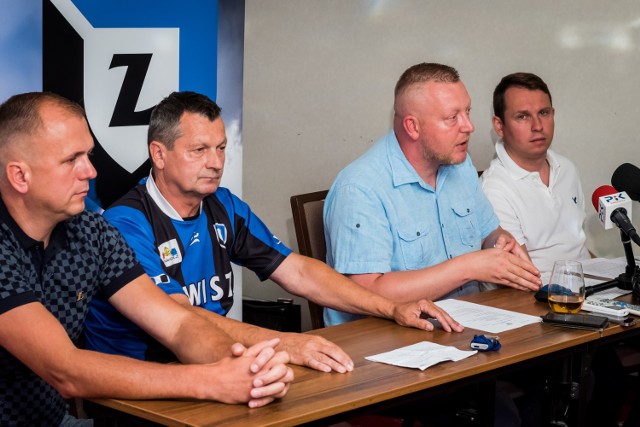 Członkowie zarządu SP Zawisza (od lewej: Marek Gaczkowski, Jerzy Mickuś, Krzysztof Bess i Adam Bułat) uważają, że jego miejsce jest w CWZS Zawisza, a ich zespoły powinny grać przy ul. Gdańskiej


Jacek Góralski - wychowanek Zawiszy Bydgoszcz był na mundialu.


