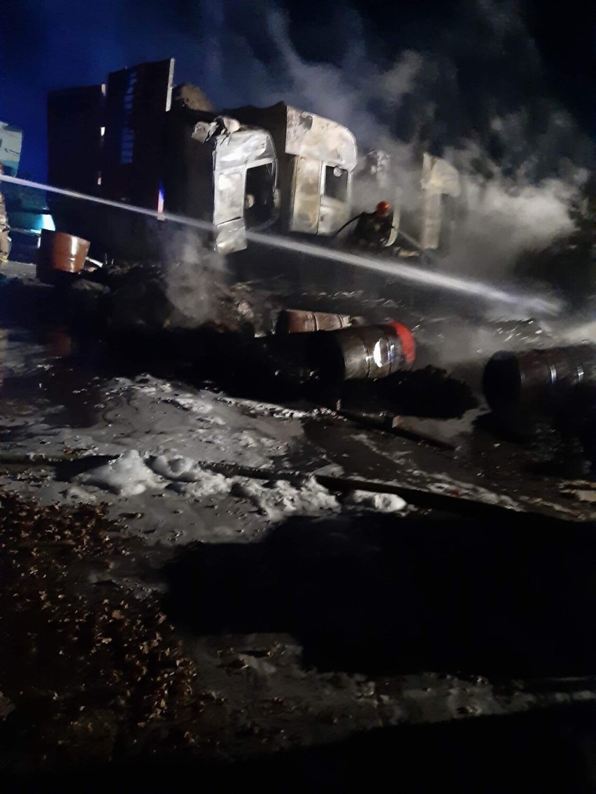 Pożar w Dąbrowcu wybuchł w środę 9 listopada w godzinach...