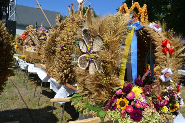 Tradycyjne wieńce dożynkowe w kształcie korony (Kujawsko-Pomorskie)