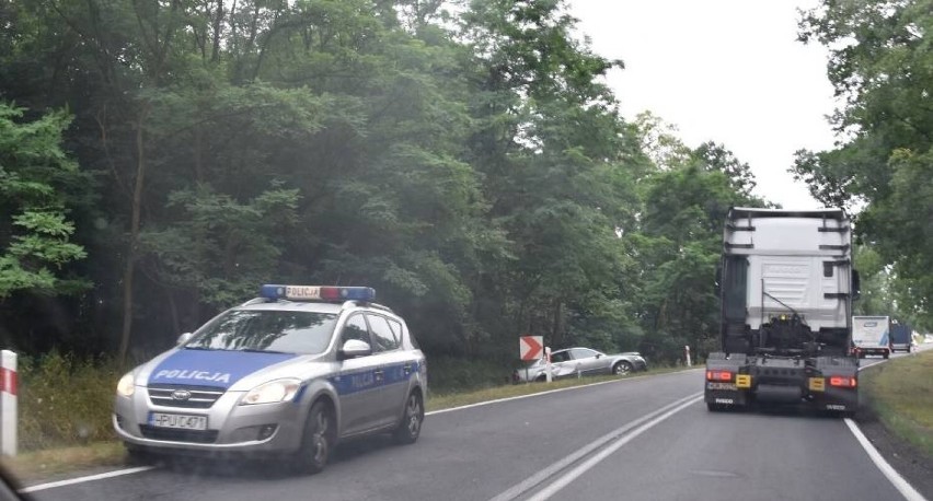 Wypadek w Dąbrówce Leśnej, w gminie Oborniki. Wśród poszkodowanych są dzieci