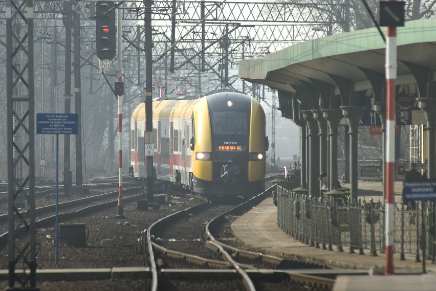 Kraków: supernowoczesny pociąg ACATUS-2 spóźnił się na własną premierę [VIDEO, ZDJĘCIA]